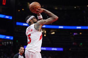 全队唯一上双！英格拉姆半场10中4拿到12分4板2助1断2帽