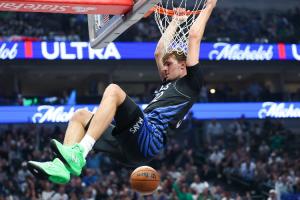 【菜鸟】弗拉格21分8板5助 科比·桑德斯11分 理查德9分7板5前板