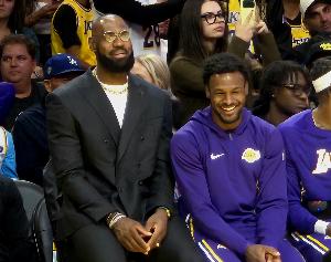 詹姆斯：布朗尼有了自己的住处 他搬出去后我们交流也少了