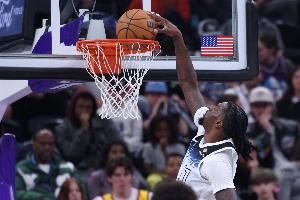 根本停不下来！里德半场13中9&三分7中4砍23分 第二节独揽18分