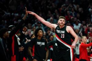 遗憾的生涯之夜~克林根爆抢10个前场板多于公牛全队 空砍17分21板