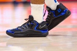 黑蓝配色酷不酷？杜克大学球员上脚球队专属KD 18 PE！