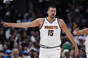 脑后长眼！约基奇背后砸传助攻沃特森暴力隔扣