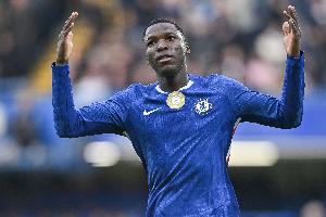 凯塞多本赛季拦截20+、抢断30+、对抗成功50+，五大联赛中场唯一