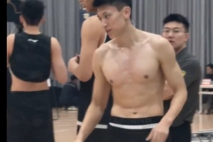 肌肉线条明显！CBA体测现场直击 刘晓宇这身材什么水平？