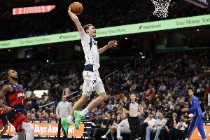 【菜鸟】弗拉格29分新高 乐福26分&6三分弑勇士 费尔斯奎因稳定