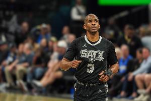 保罗生涯合计入选7次最佳一防 NBA近20年来最多