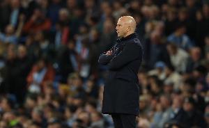 联赛中连续两场3球或以上劣势落败，利物浦自1965年4月以来首次