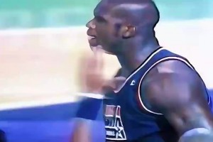 杨毅曾言：湖人三连冠阵容，别说是宇宙勇，哪怕乔丹的公牛都打不过他们